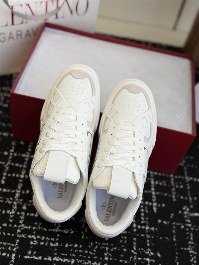 Va1e*ntin0 sneakers