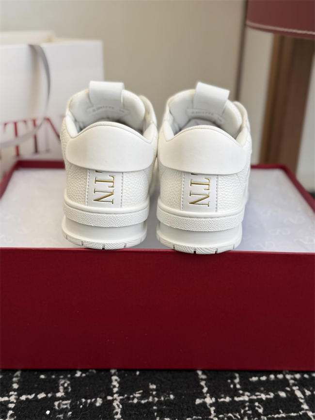 Va1e*ntin0 sneakers