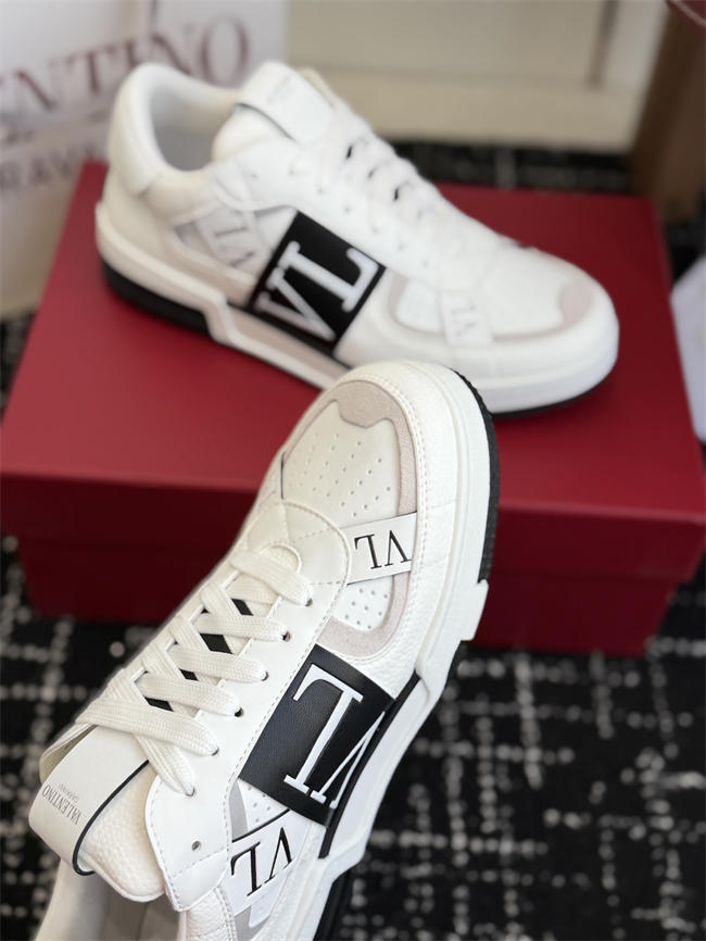 Va1e*ntin0 sneakers