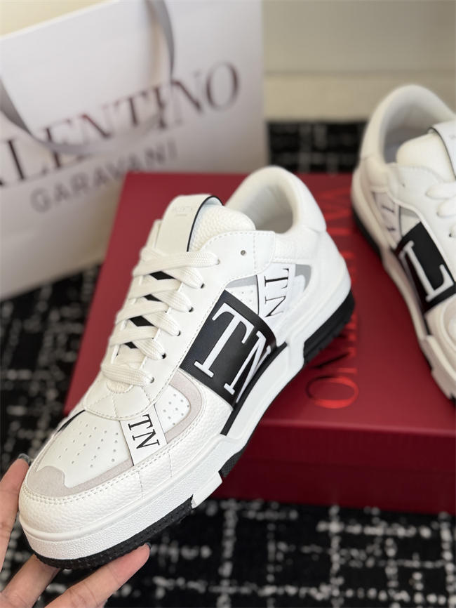 Va1e*ntin0 sneakers