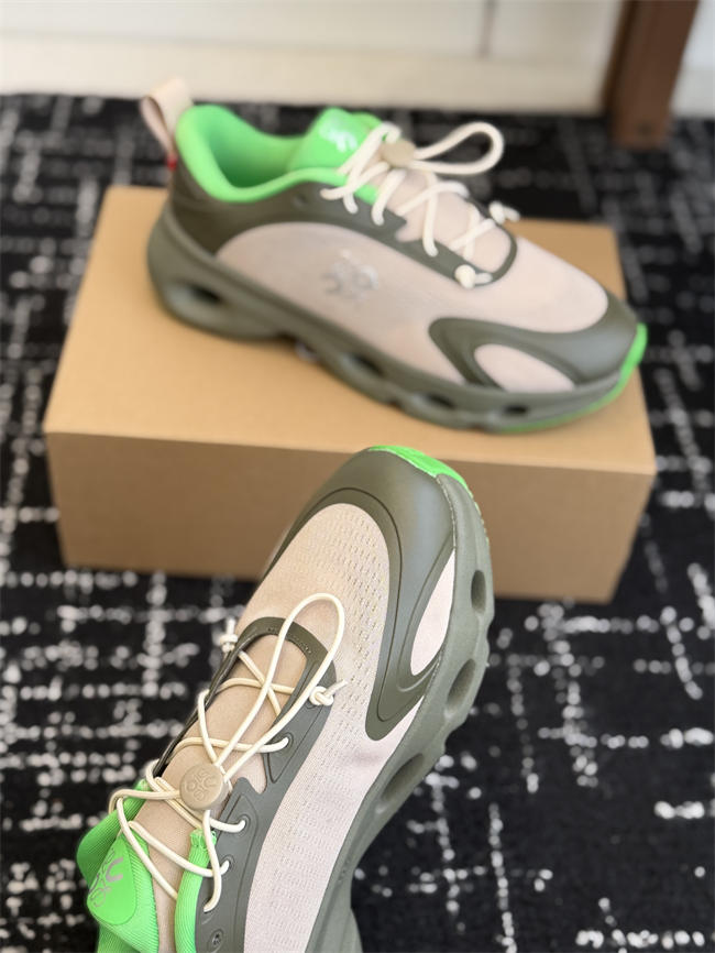L0ew* sneaker