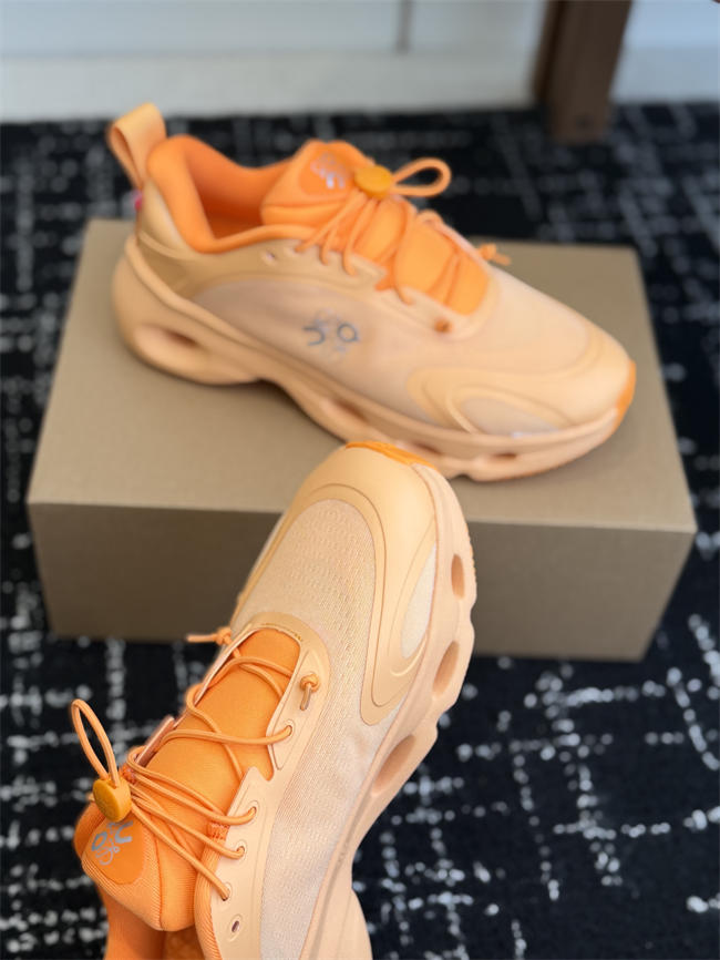 L0ew* sneaker