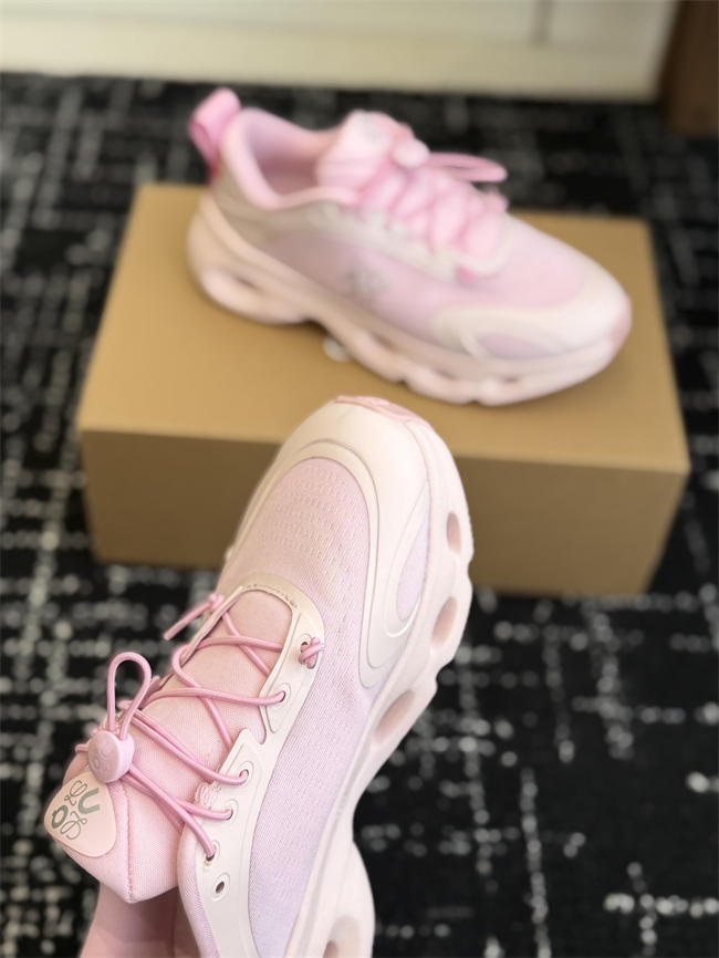 L0ew* sneaker