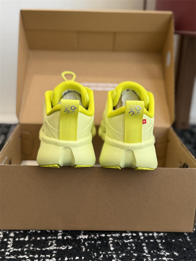 L0ew* sneaker