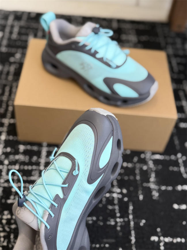 L0ew* sneaker