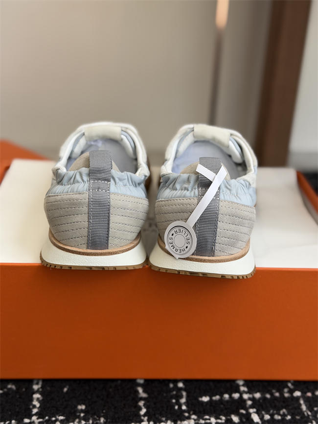 H**me5 sneaker