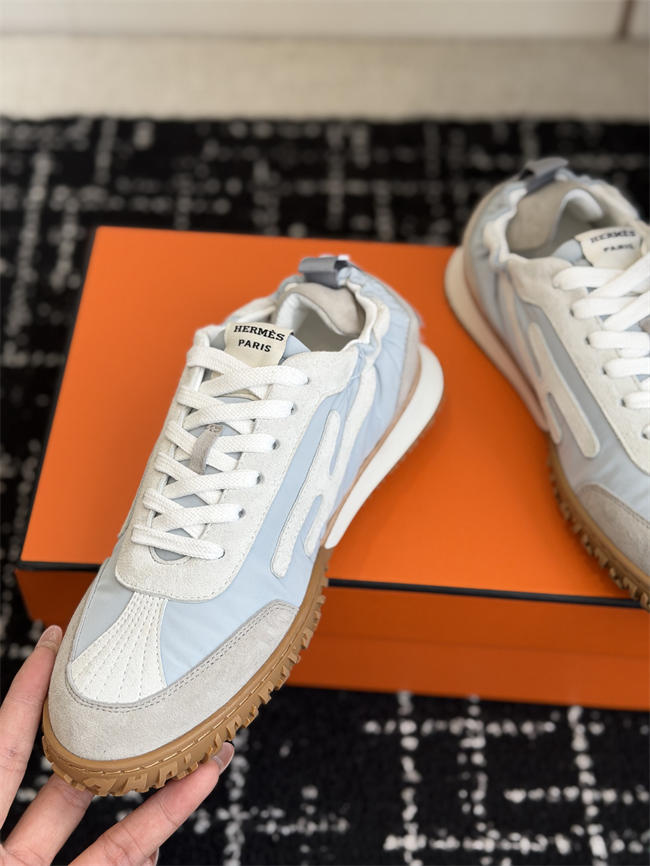 H**me5 sneaker