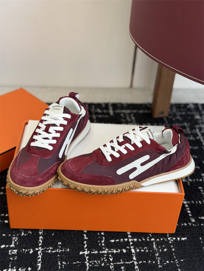 H**me5 sneaker
