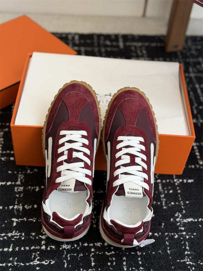 H**me5 sneaker