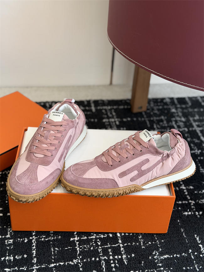 H**me5 sneaker