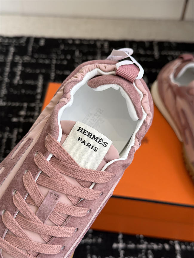 H**me5 sneaker