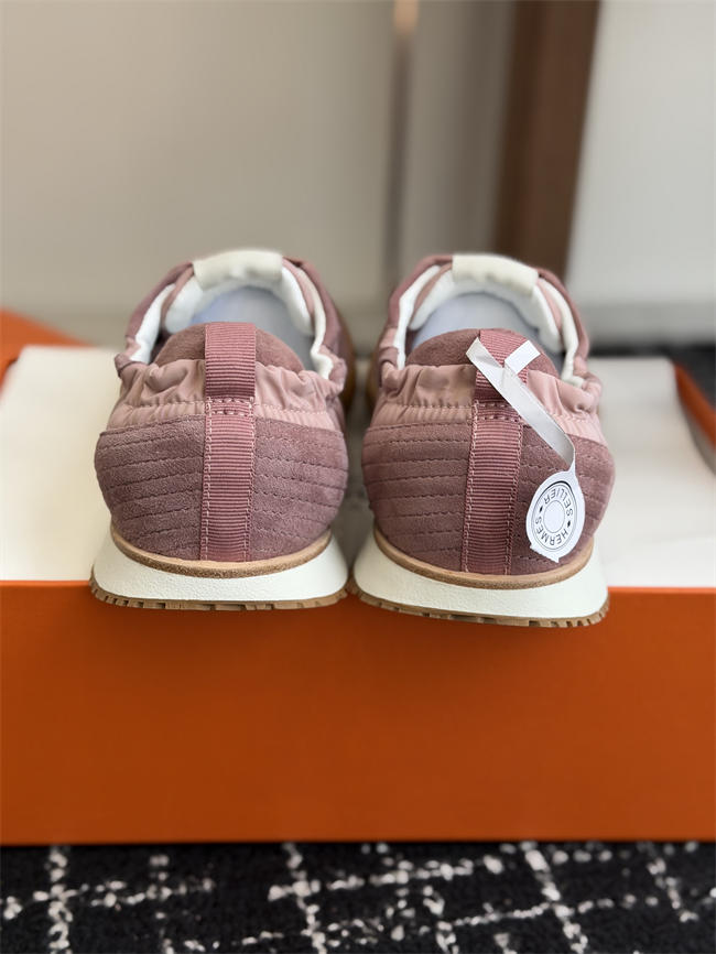 H**me5 sneaker