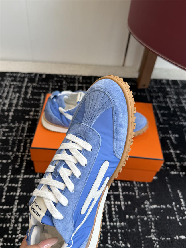 H**me5 sneaker