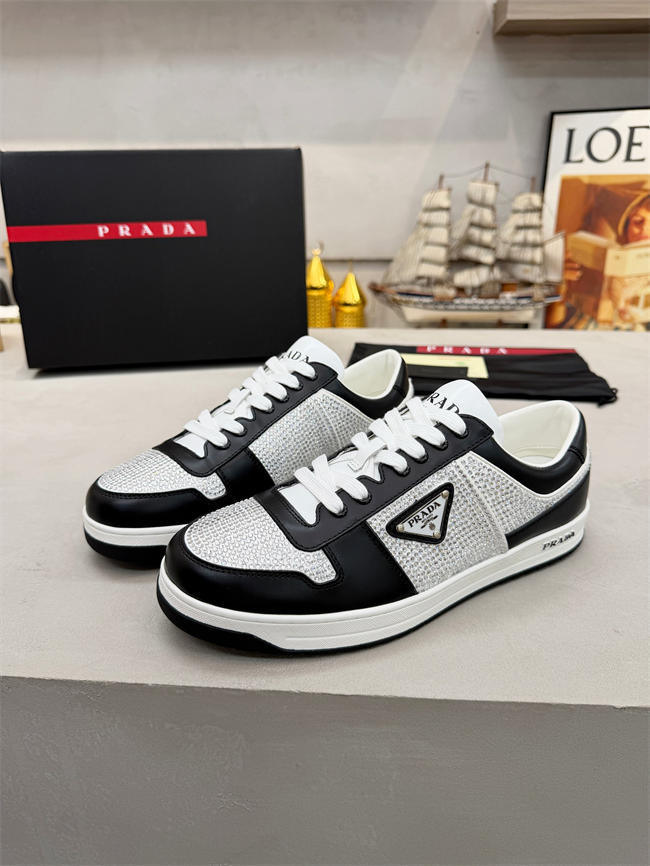 Pra*a sneaker