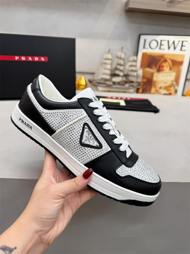 Pra*a sneaker