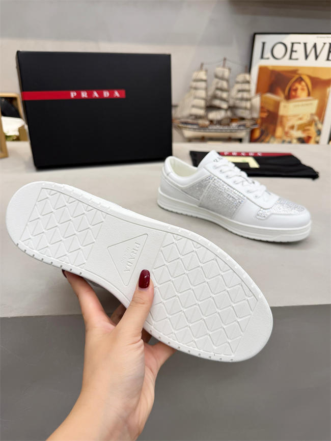 Pra*a sneaker