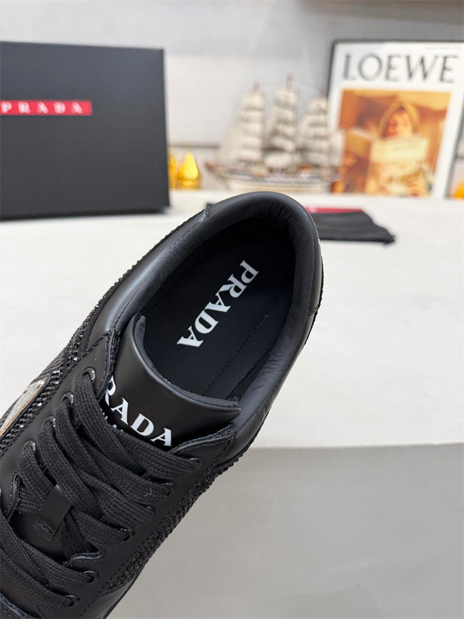 Pra*a sneaker