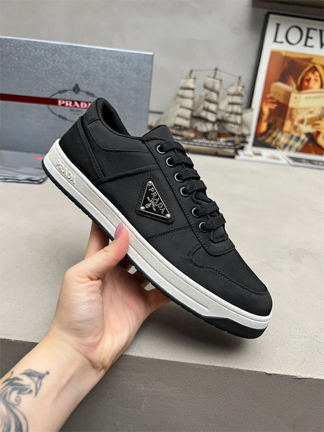 Pra*a sneaker