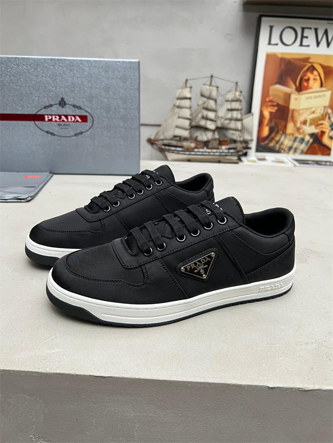 Pra*a sneaker