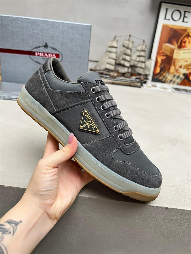 Pra*a sneaker