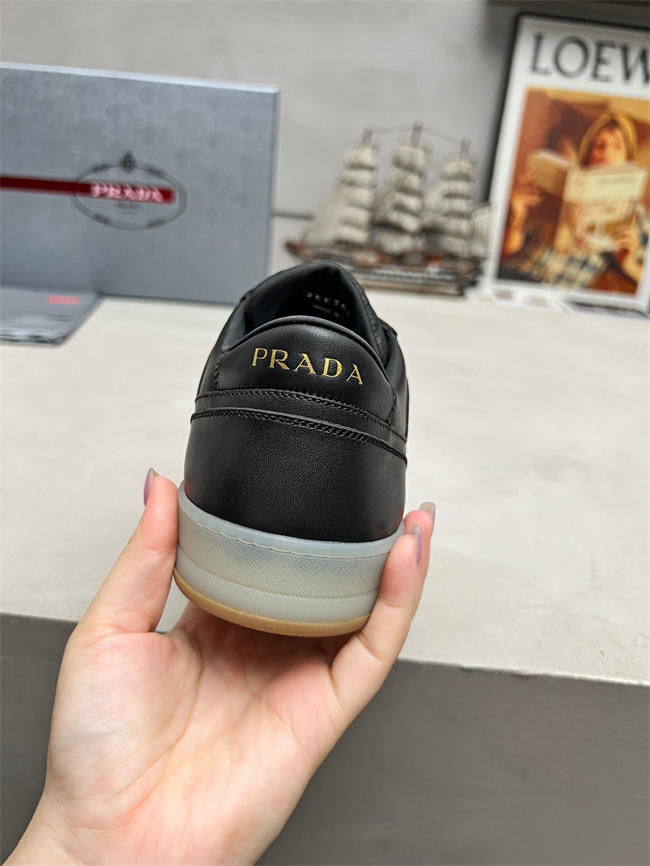 Pra*a sneaker