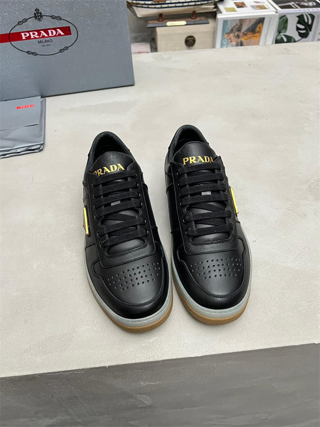 Pra*a sneaker