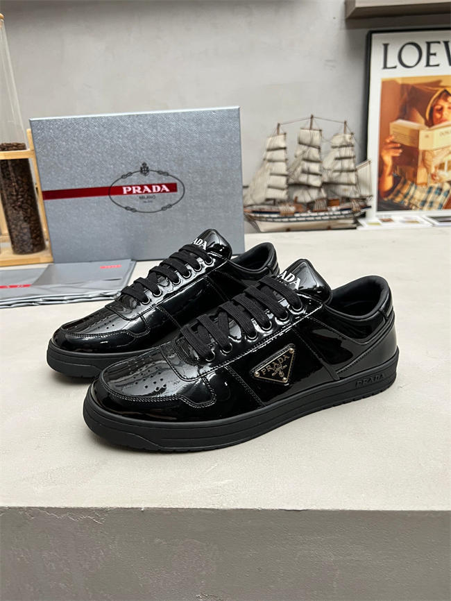 Pra*a sneaker