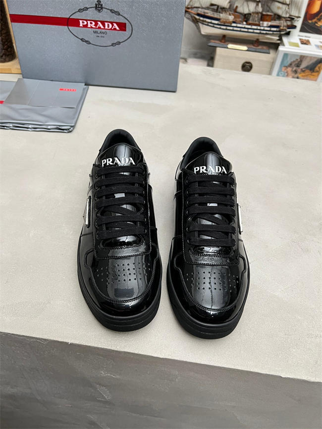 Pra*a sneaker