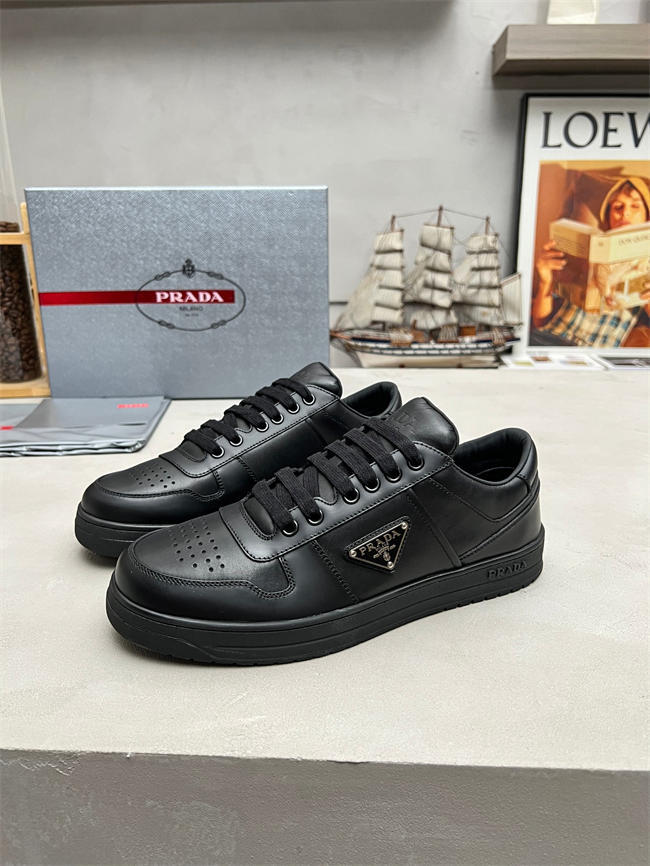 Pra*a sneaker