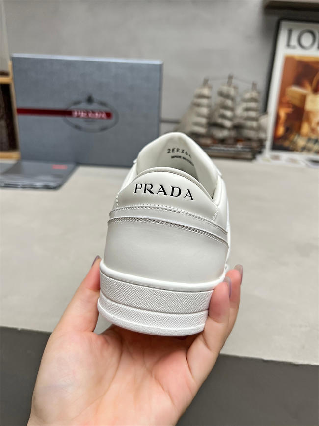 Pra*a sneaker
