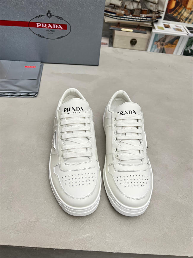 Pra*a sneaker