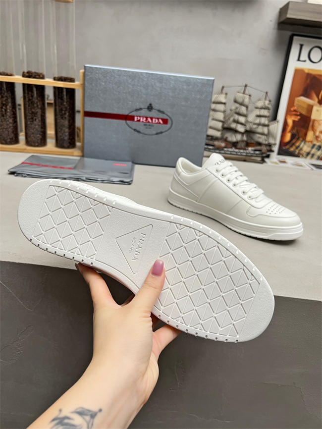 Pra*a sneaker
