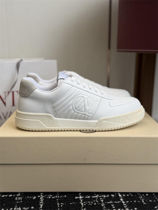 Va1e*ntin0 sneakers