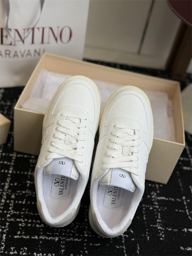 Va1e*ntin0 sneakers