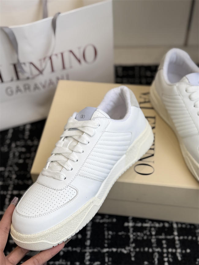 Va1e*ntin0 sneakers