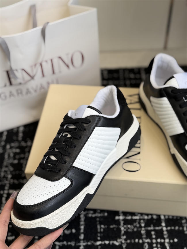 Va1e*ntin0 sneakers