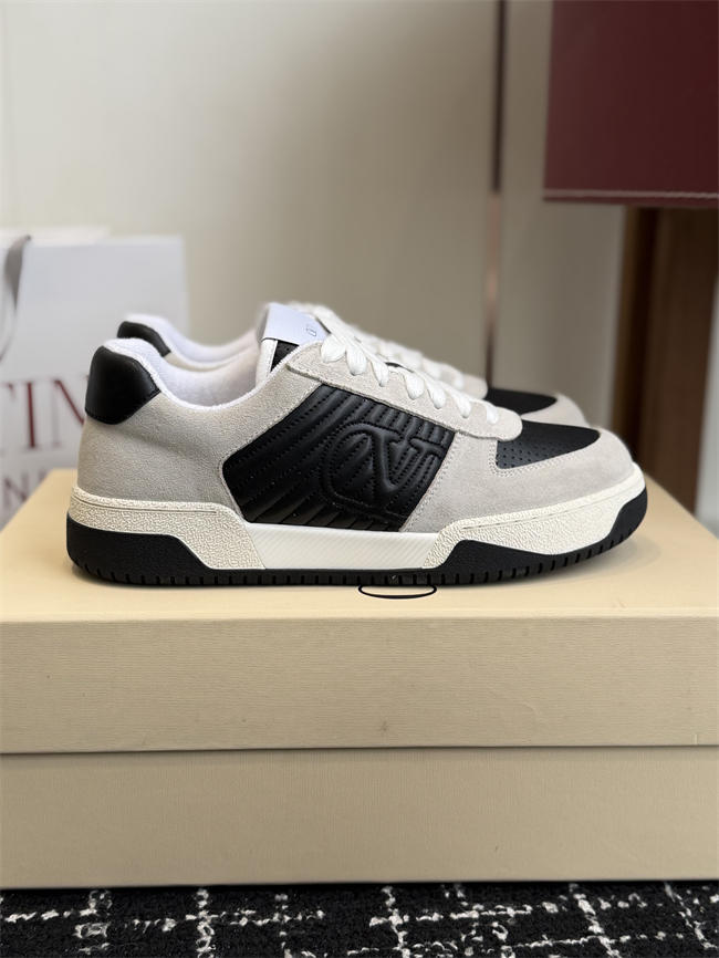 Va1e*ntin0 sneakers