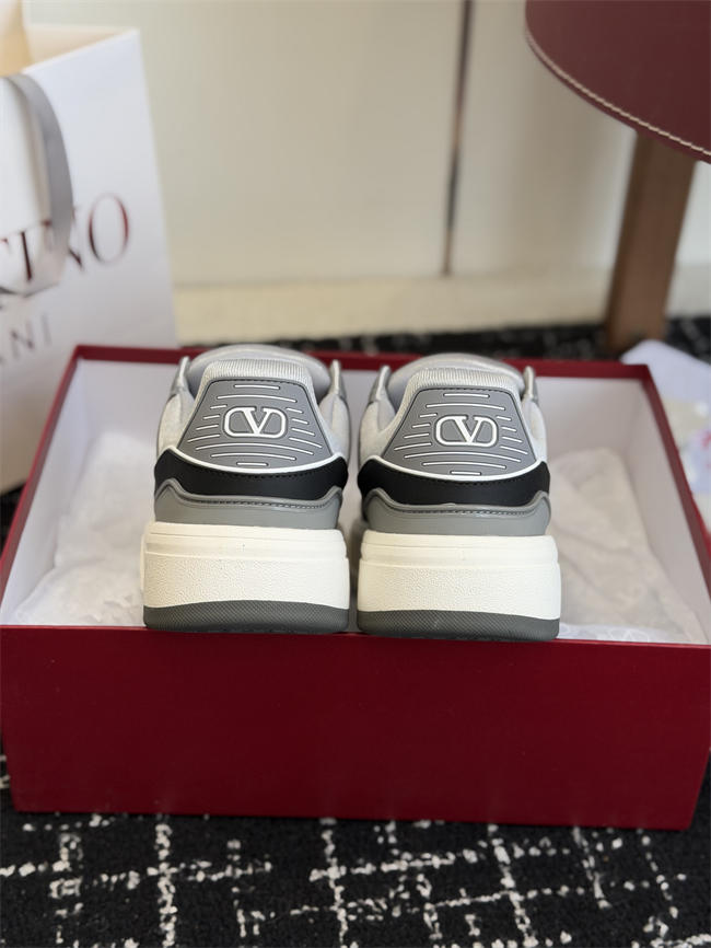 Va1e*ntin0 sneakers