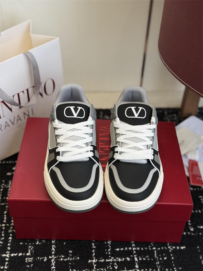 Va1e*ntin0 sneakers