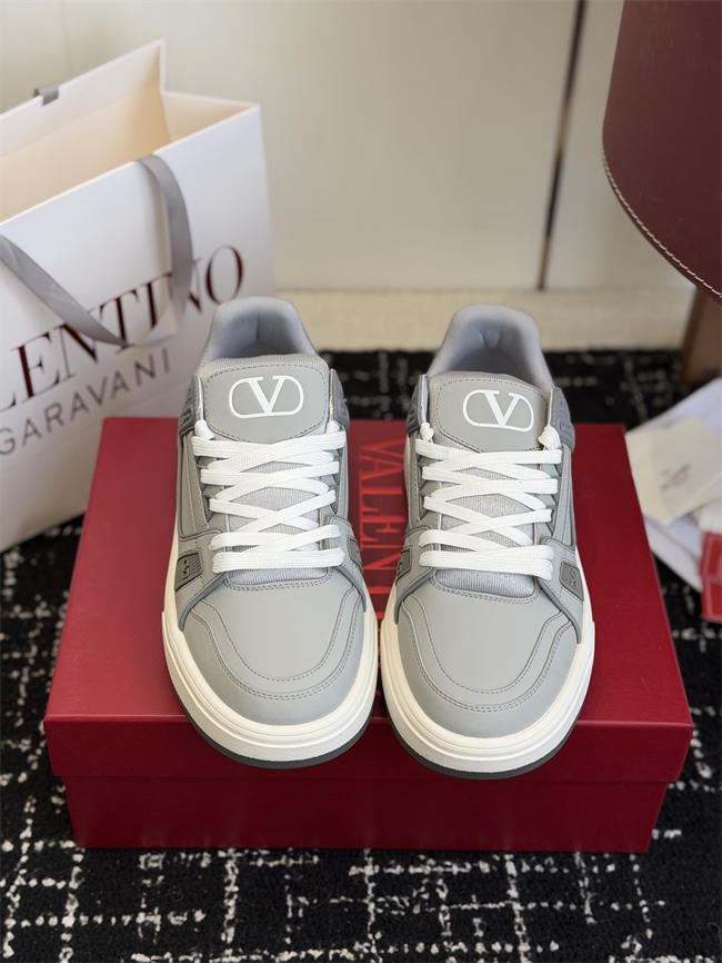 Va1e*ntin0 sneakers