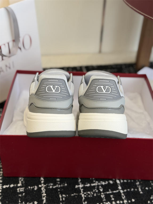 Va1e*ntin0 sneakers