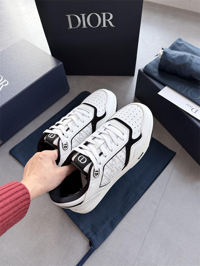 D10r b27 sneaker