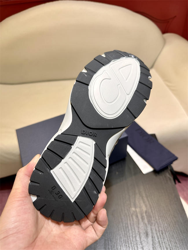 D10r b30 sneaker