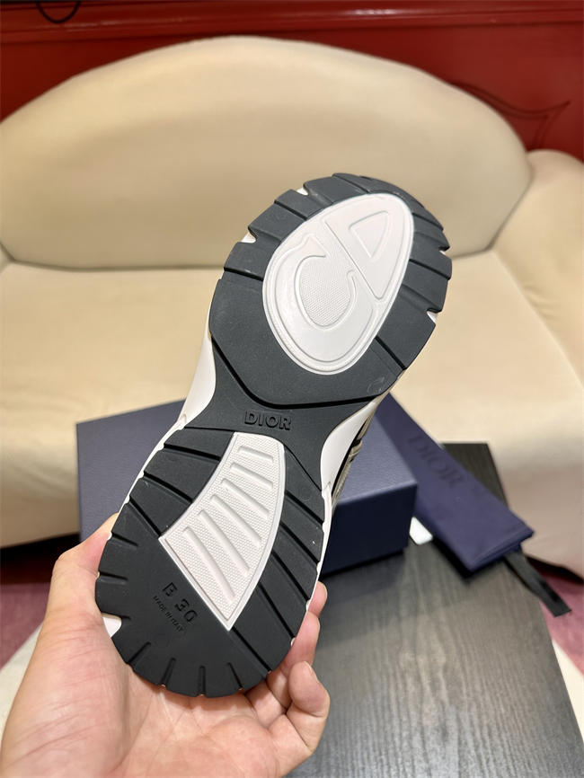 D10r b30 sneaker