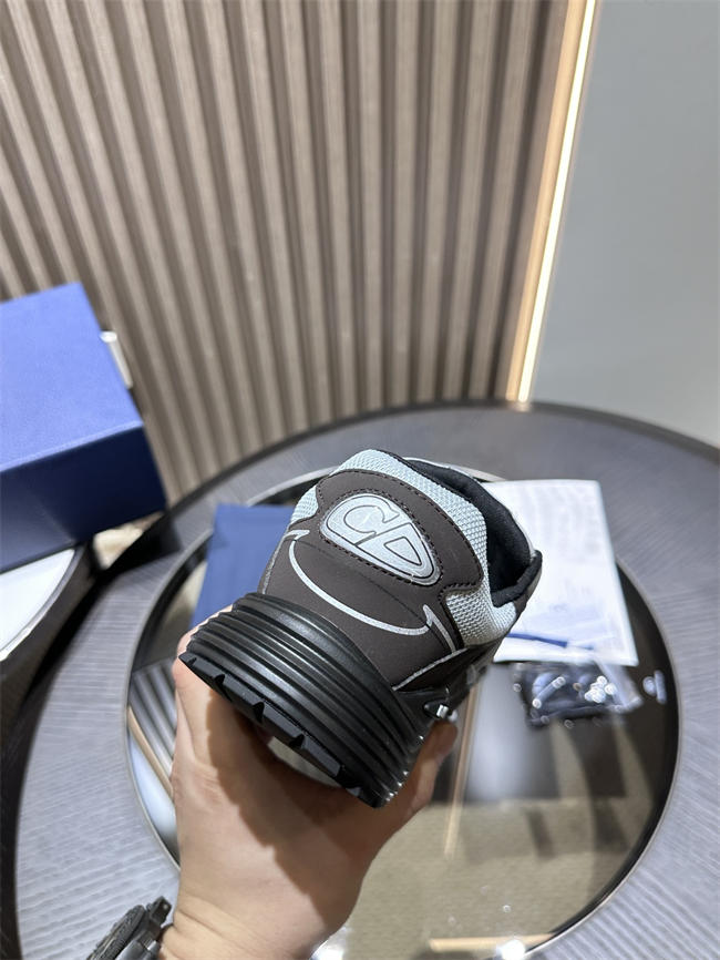 D10r b30 sneaker