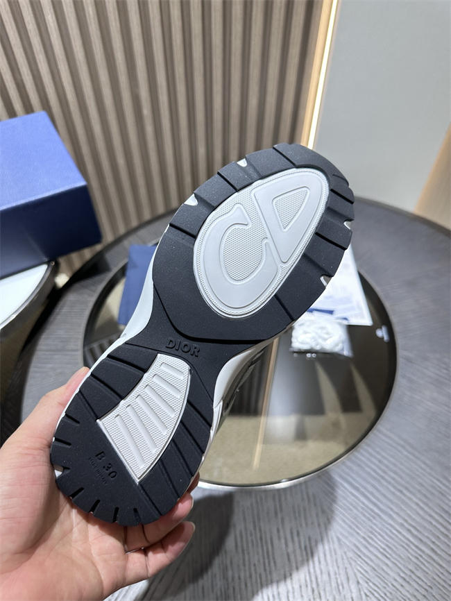 D10r b30 sneaker