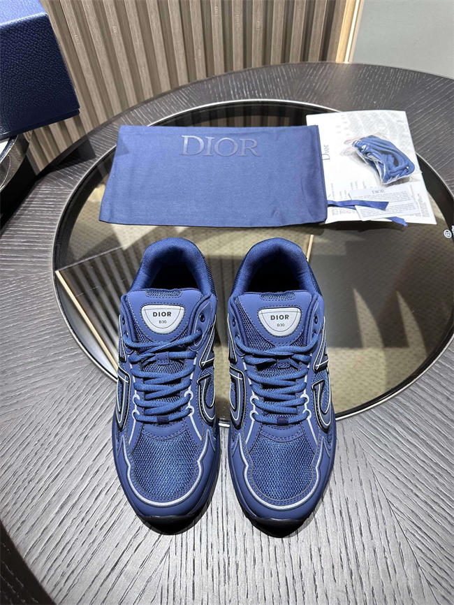 D10r b30 sneaker