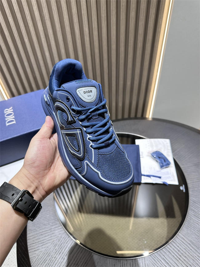 D10r b30 sneaker