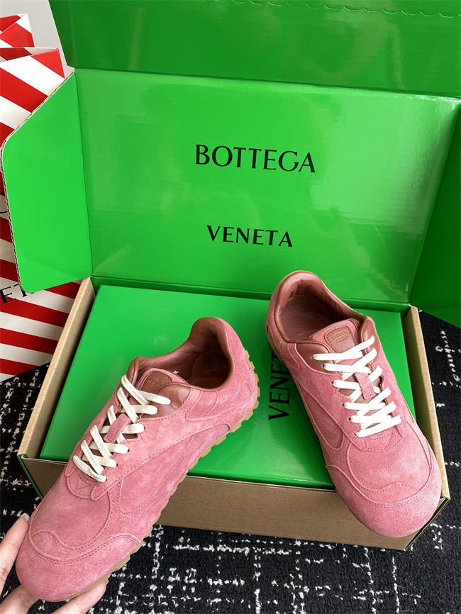 b0tt*ga Ven*ta sneaker