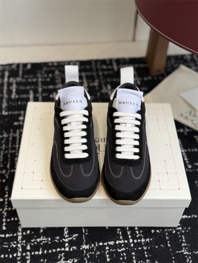 Mcqv*en sneaker